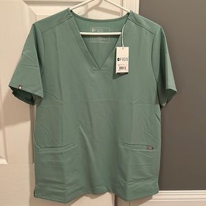 Figs scrub top size Large